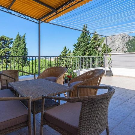 Gorgeous Apartment In Omis With Kitchen Bagian luar foto