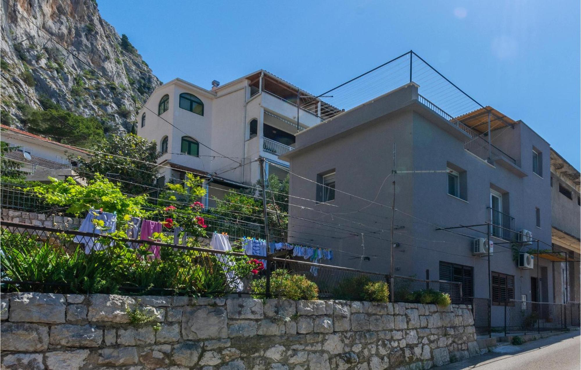 Gorgeous Apartment In Omis With Kitchen Bagian luar foto