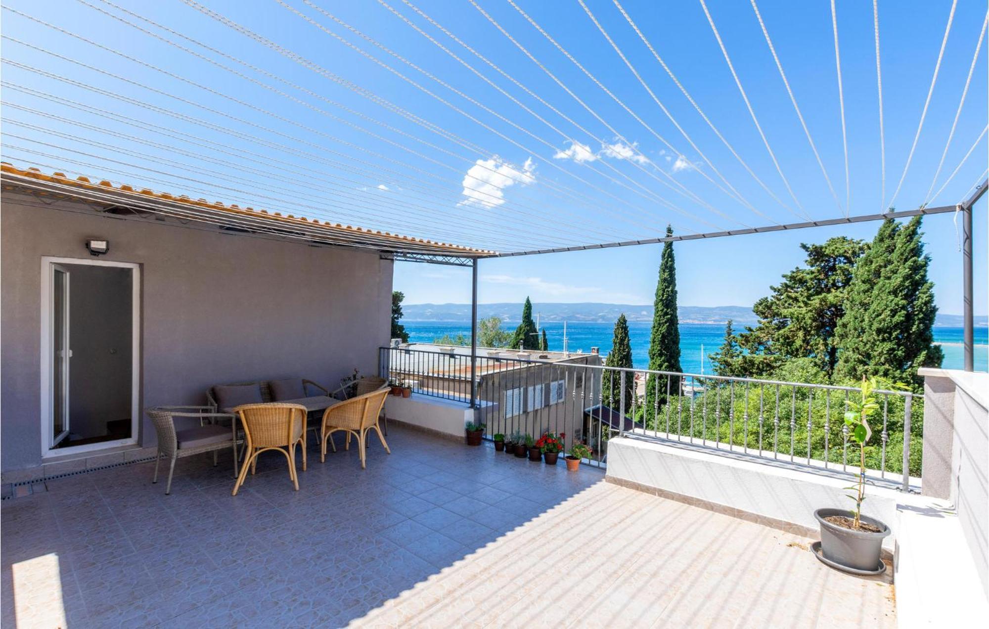 Gorgeous Apartment In Omis With Kitchen Bagian luar foto