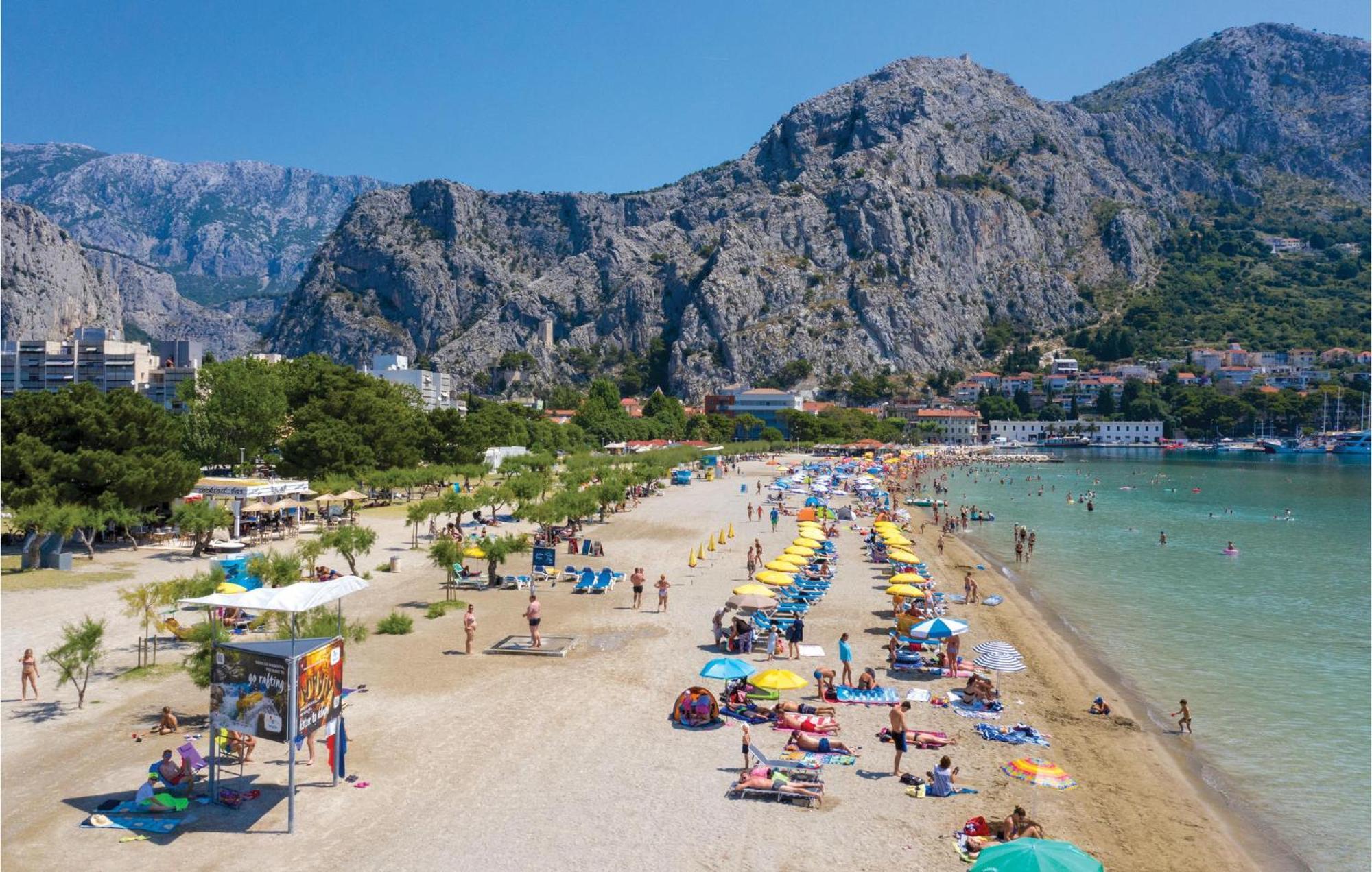 Gorgeous Apartment In Omis With Kitchen Bagian luar foto